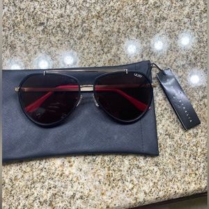 QUAY aviator sunglasses with quay case